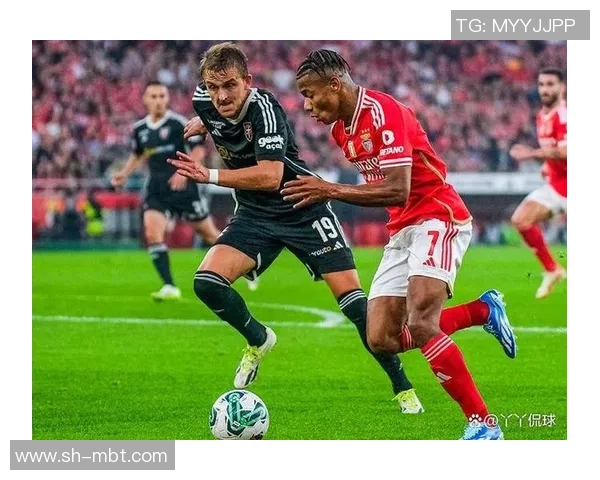 德甲焦点战曼联与本菲卡战平神秘门将神扑瞬间引发全场热议